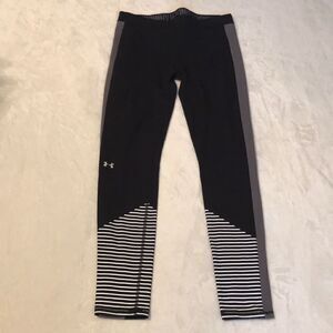 Under Armour Black & White Leggings - Size Medium